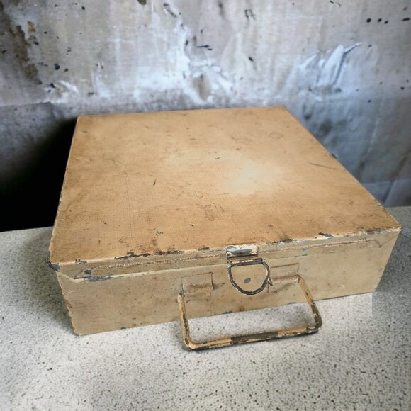 PAINTED Vintage Metal/Hard Tin Cash Stash Jewelry 2 Section Container/Box - Picture 1 of 5